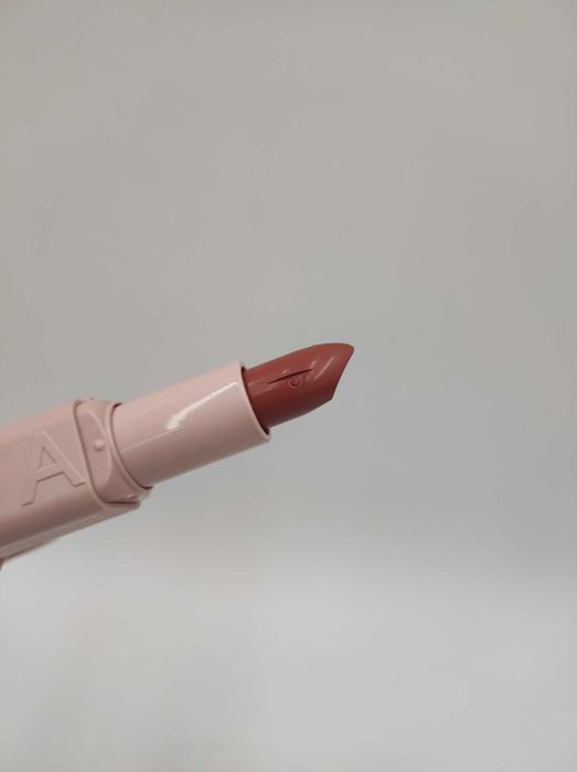 Pomadka Maybelline New York Lifter Lipstick 101 Upstate Nawilżająca