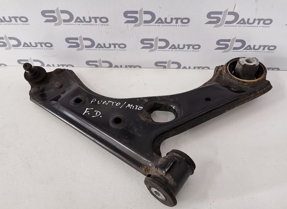 Braço de Suspensão Direito – Fiat Grand Punto