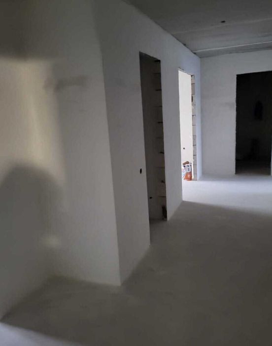 3 кім на Яреми в зданому будинку