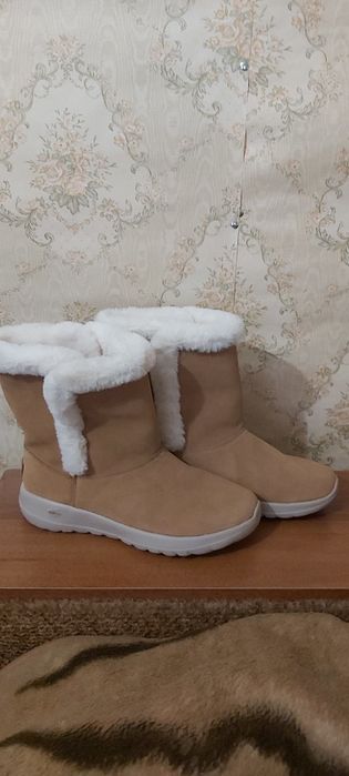 Продам женские сапожки SKECHERS