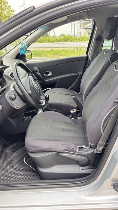 Renault Clio 2011 року