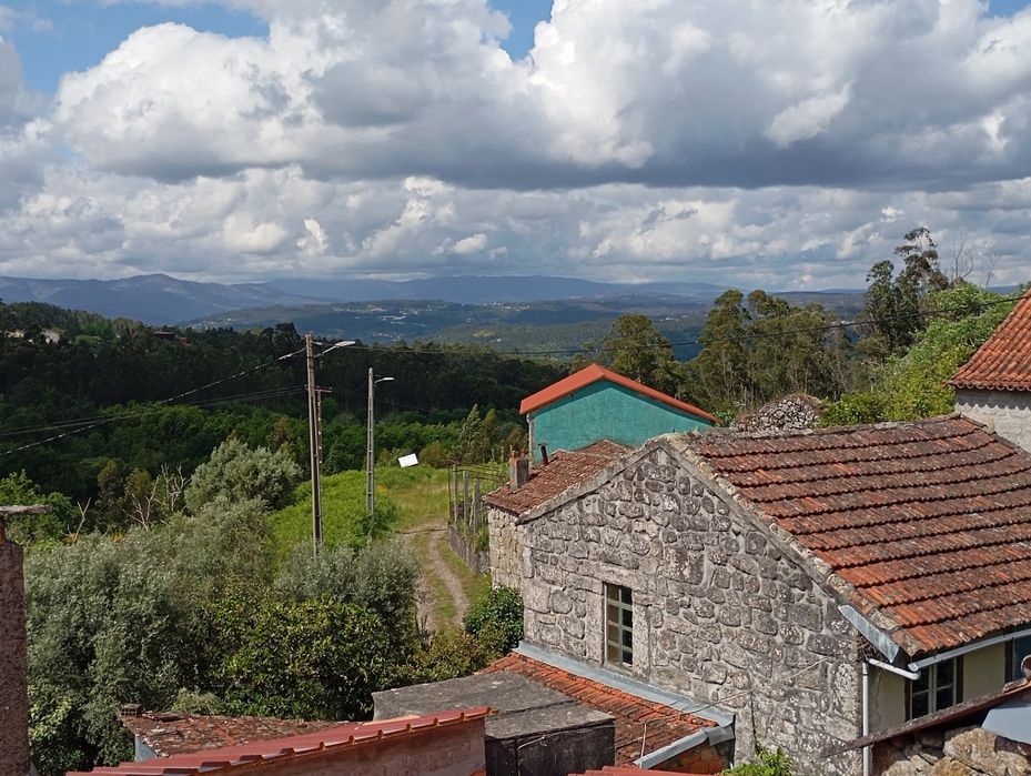 Casa em Pedra para Recuperar com água e luz