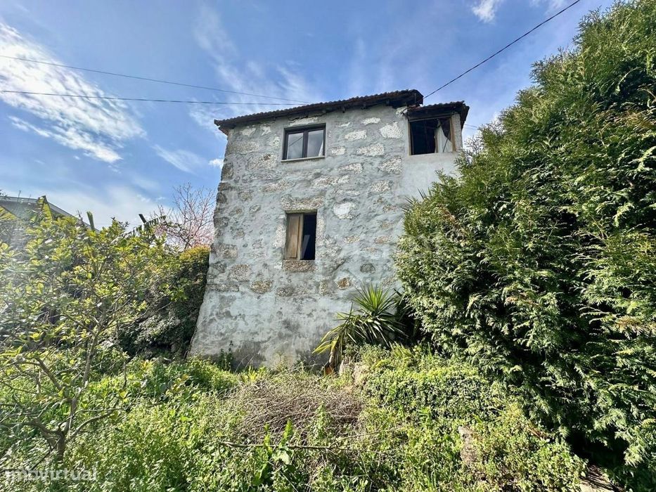 Moradia para restauro em Eja, Penafiel