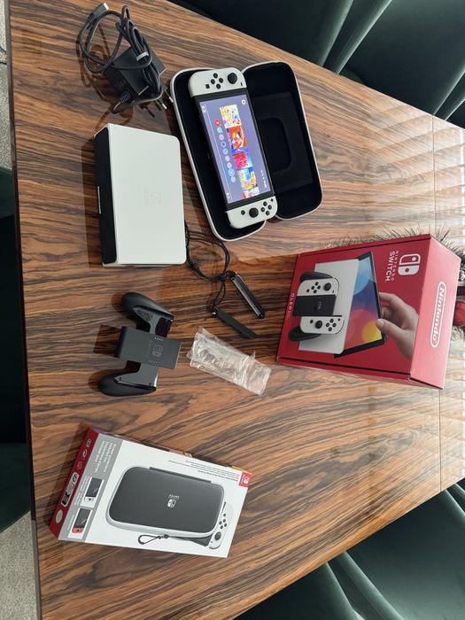 Nintendo Switch Oled + Bolsa oficial