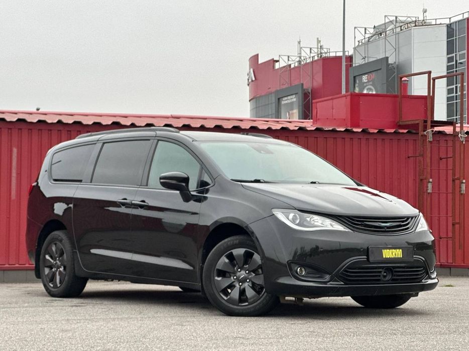 Chrysler Pacifica 2019 року, 3.6 гібрид, автомат, передній привід,233т
