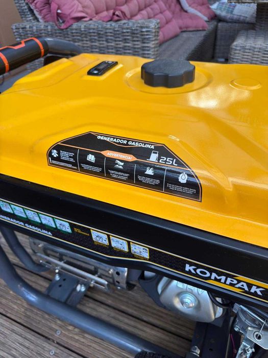 Gerador a Gasolina 8.5kW Kompak K9000E Strong AVR – Como Novo