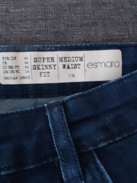 Spodnie damskie jeansowe marki Esmara