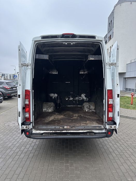 Iveco Daily Brygadówka 9 osób na Bliźniaku kat.B klima Fv-Marża