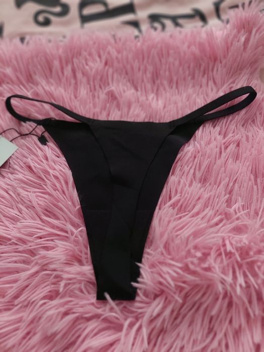 Czarne stringi z logo bmw boss