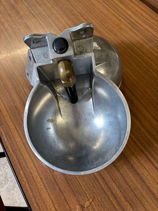 Bebedouro automático animais de quinta