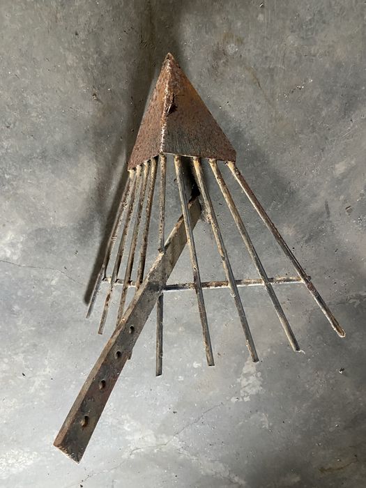 Motocultivador com reboque e alfaias agricolas