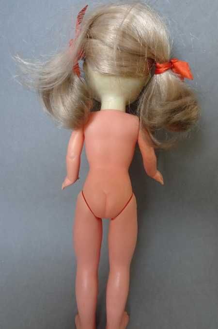Antiga boneca da Famosa Lesly com roupa original