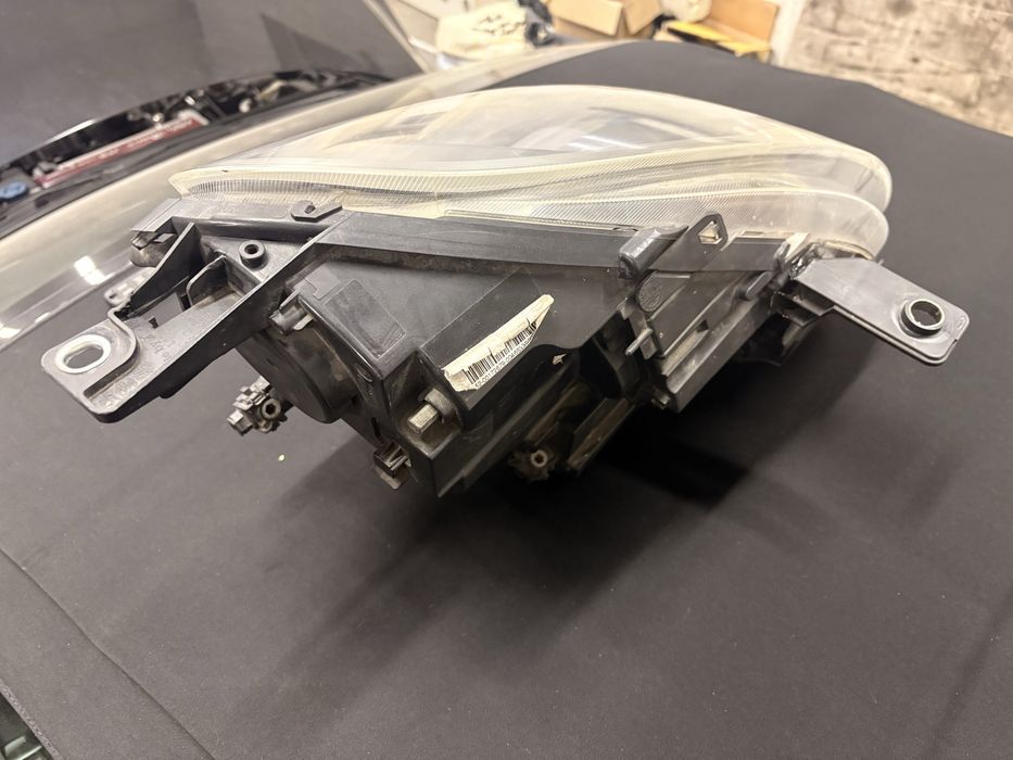 Lampa lewa Alfa Romeo Giulietta ciemna xenon ksenon europa