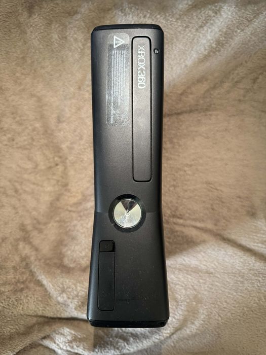 Xbox 360 S + dwa pady + kinect + gry