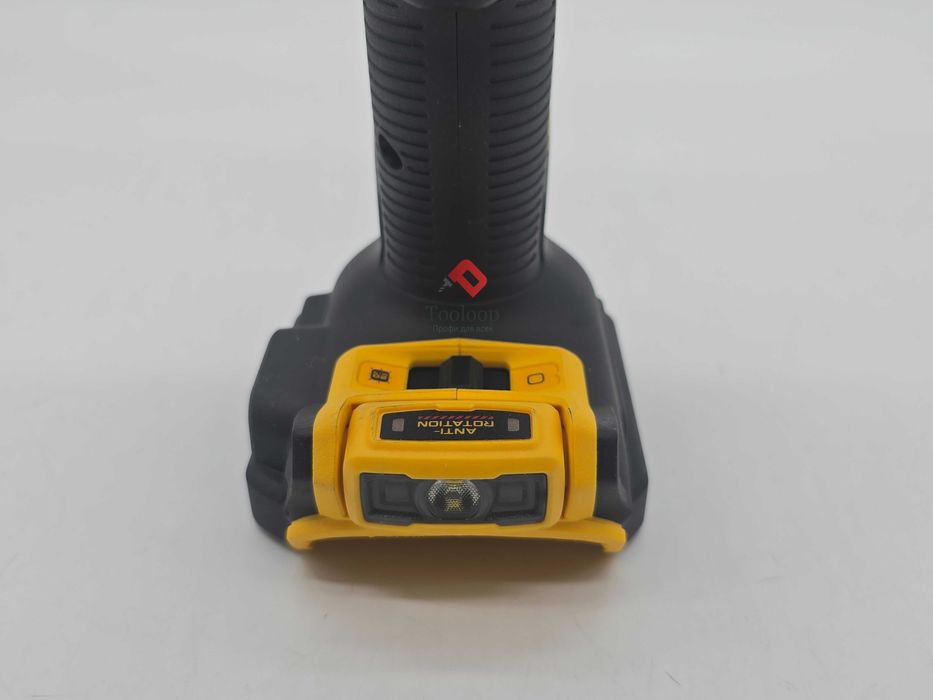 Аккумуляторный бесщеточный ударный шуруповерт Dewalt DCD806B 20V
