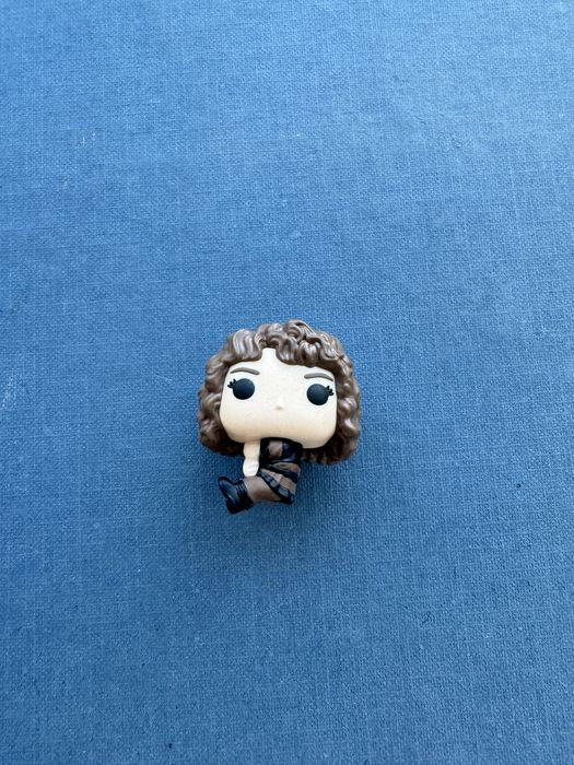 Nancy Stranger Things Kinder Joy