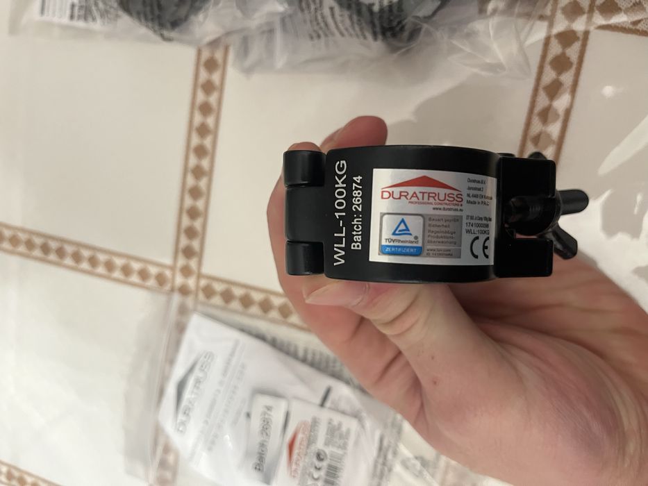 Vendo 10 peças 38-41 mm para prender na truss ( Global truss)Novas