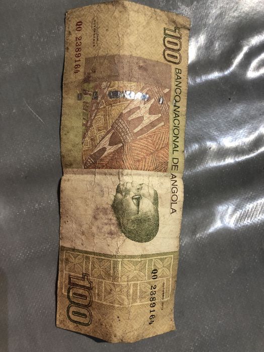 Notas Angola 50 e 100 kwanzas