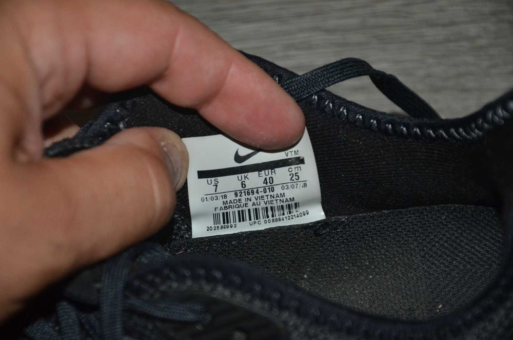 Продам кросівки Фірма NIKE AIR MAX SEQUENT .