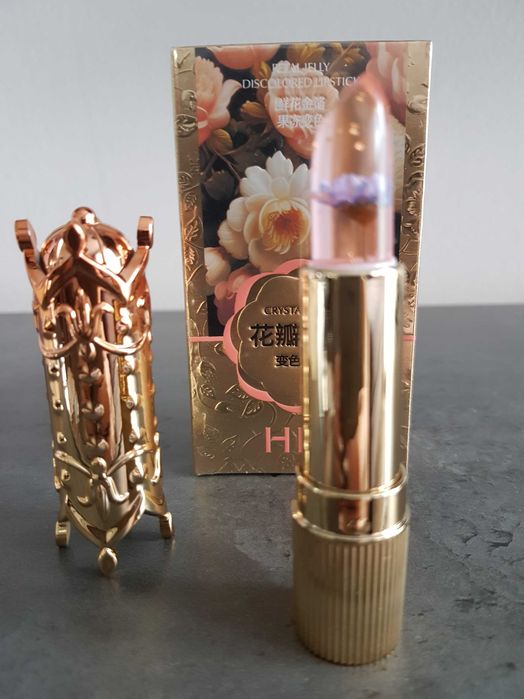 Pomadka Dubaj z niebieskim kwiatkiem