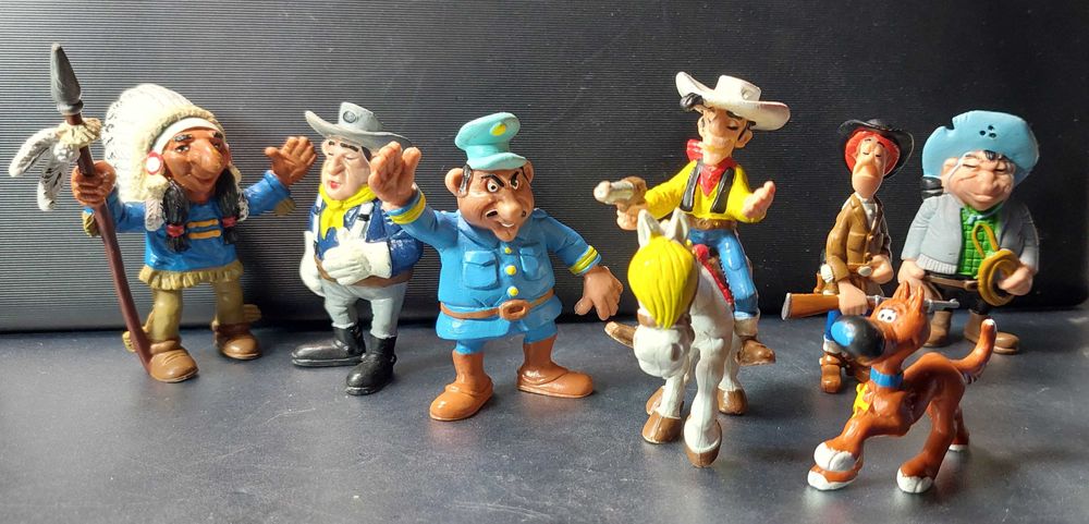 Lote de 8 Bonecos em PVC. Galeria Lucky Luke