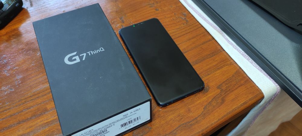 LG g7 com caixa e capas ( power bank integrado)