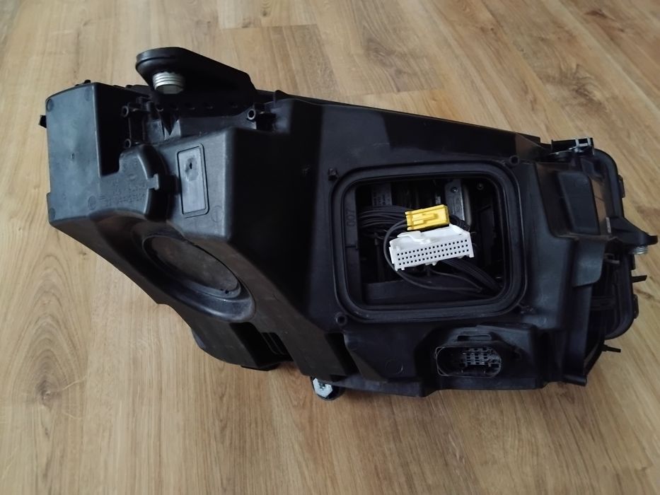 Фара до Мерседеса.