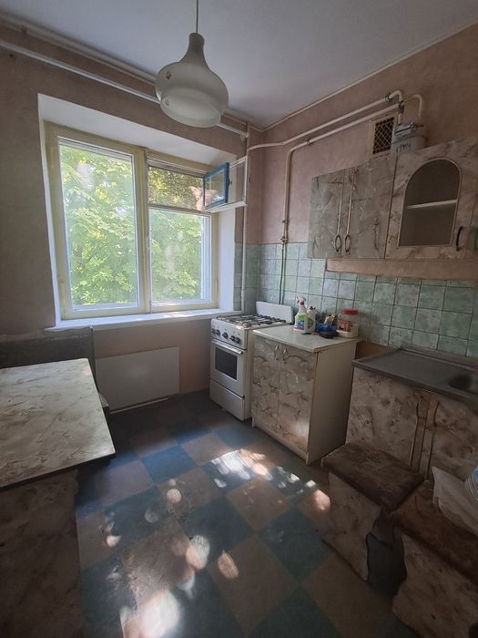 Продаю  2 кімнатну квартиру  на Гвардійській
