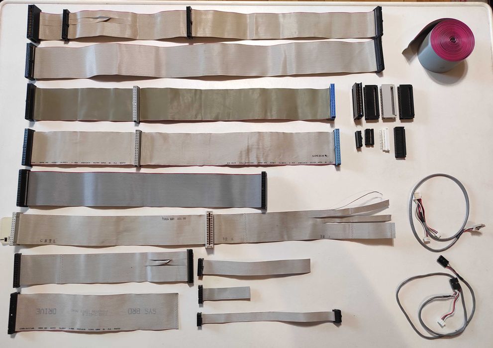 Шлейфи, роз"єми до комп"ютерної техніки.