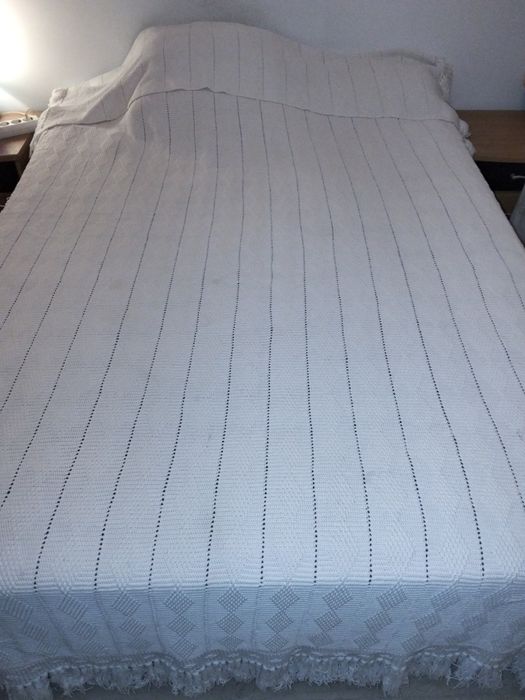 Colcha de renda feita à mão Peso 4,5kg.