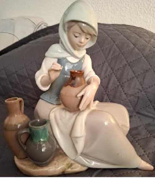 Menina dos Cântaros, em porcelana de LLADRÓ