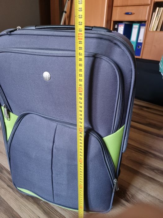 Średnia walizka używana