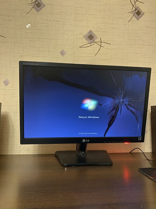 Продам монитор с разбитым экраном