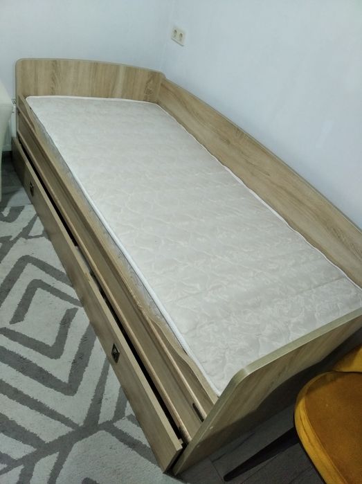 Кровать с ящиком