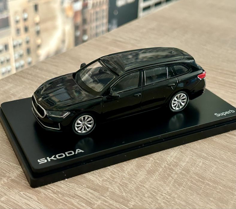 1:43 Abrex Škoda Superb Combi IV