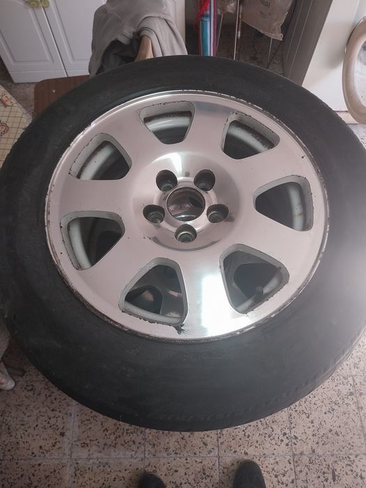 4 Jantes audi 5x100 com pneus para desocupar