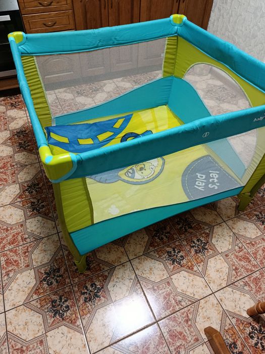 Продам дитячий манеж.