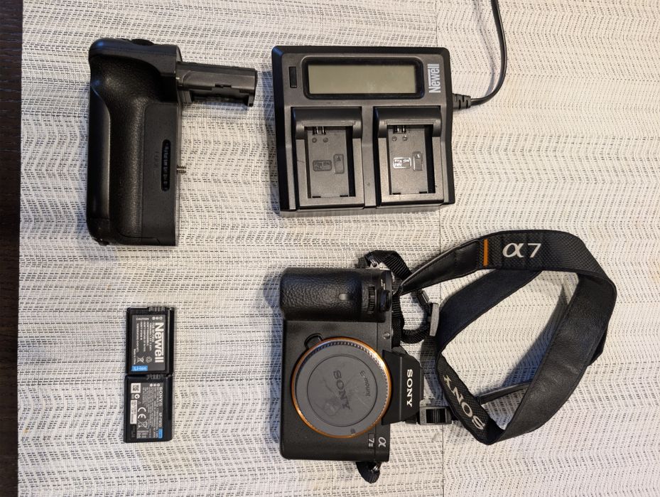 Sony A7 II + Grip + 2 baterie + ładowarka dual | niski przebieg 48k