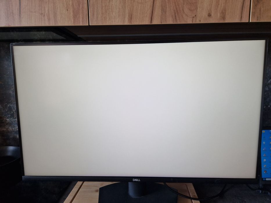 Monitor Dell 32 cale model  SE3223Q super stan