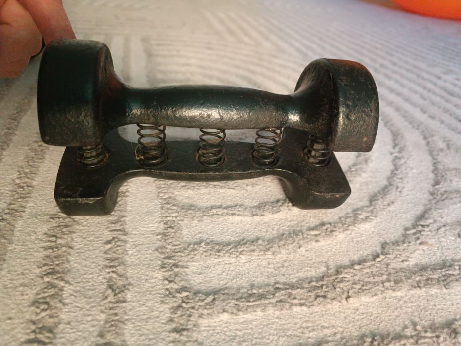 Гантеля -еспандр