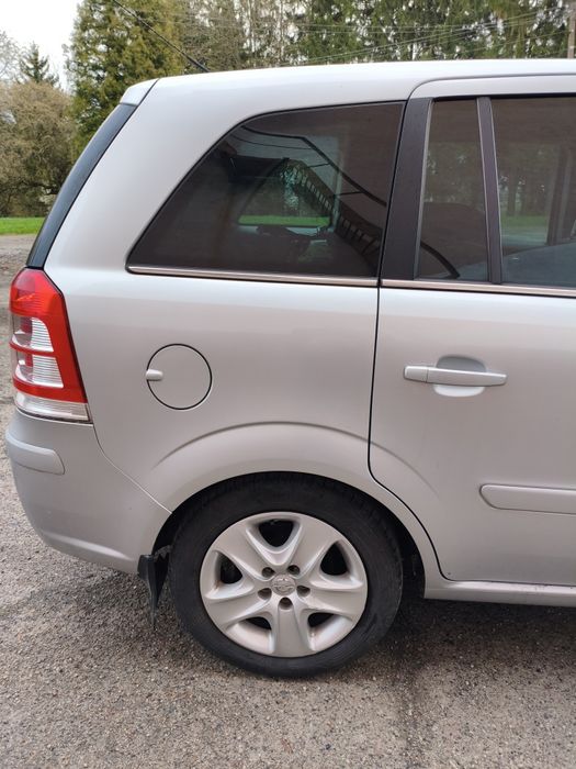 Продам автомобіль Opel Zafira B
