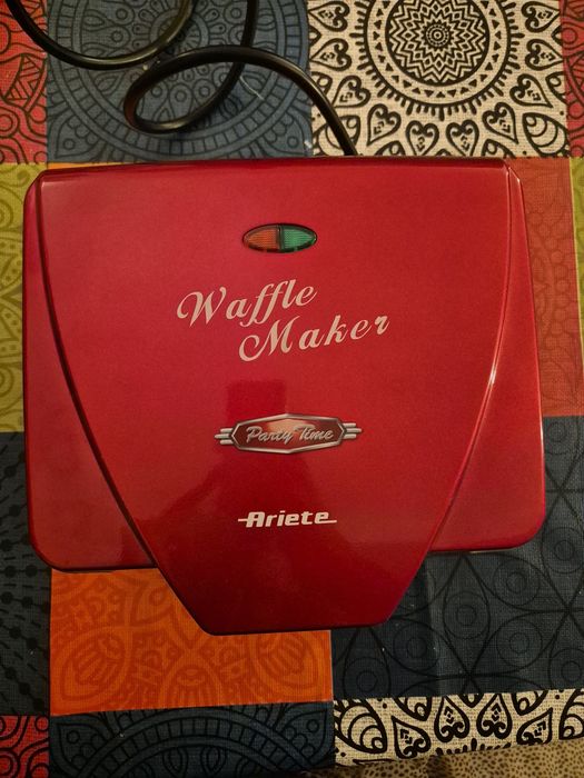 Máquina de Waffles Ariete Party Time Vermelha 700W
