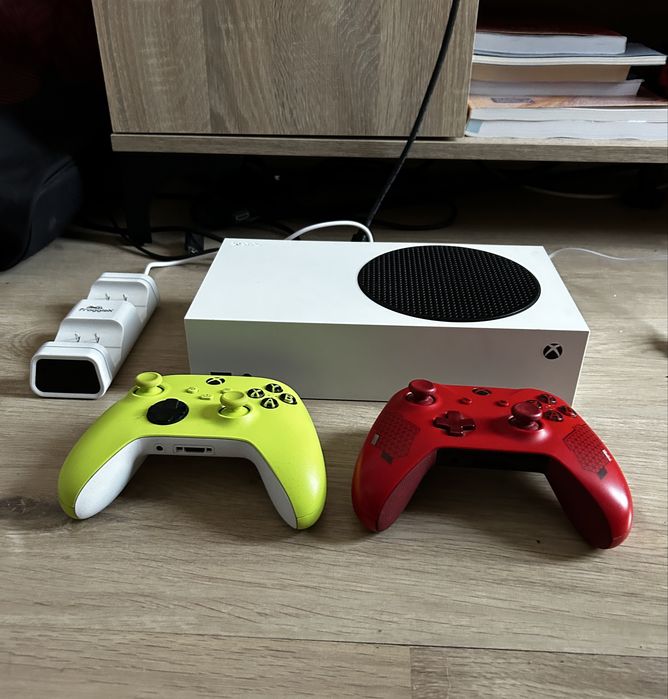 Xbox Series S 512GB + 2 pady