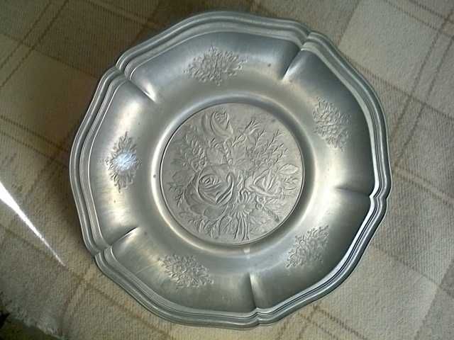 Talerz cynowy sygnowany