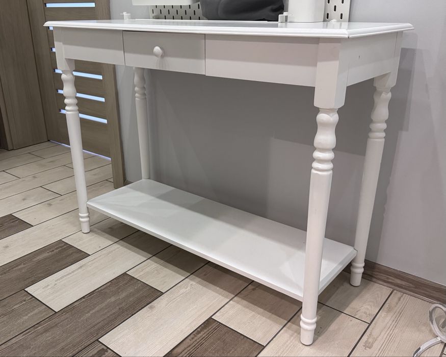 Biala konsola / bardzo ladna