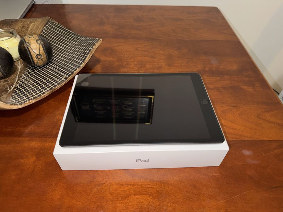 Vendo iPad 9th Gen (Wi-Fi) Space Gray 64GB (Como Novo)