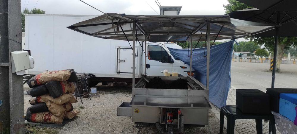 Negócio de comidas e bebidas em feiras e festas em plena atividade