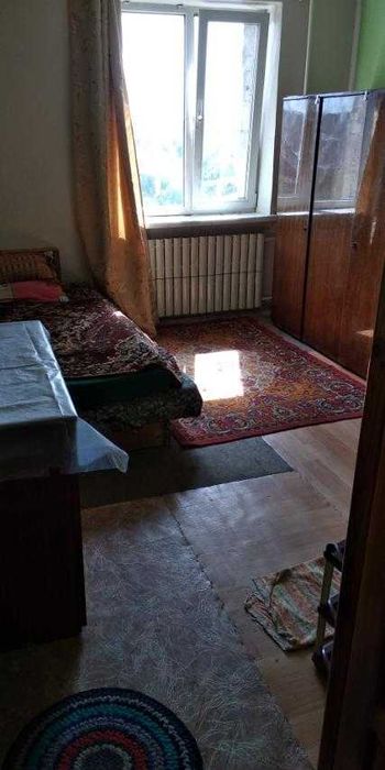 Продаю гостинку м.Малишева 1 хвилина