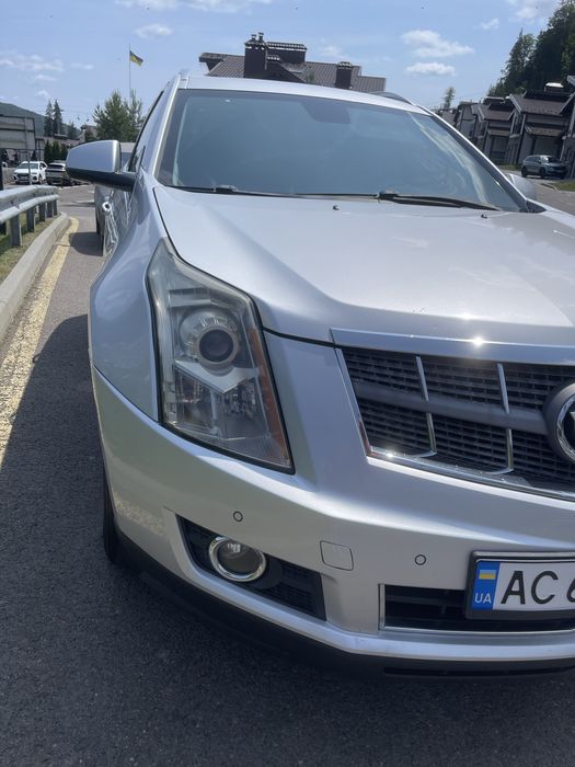 Cadillac srx 2011 року