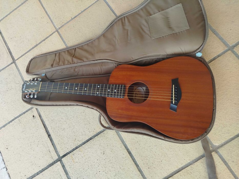 Guitarra Taylor Baby